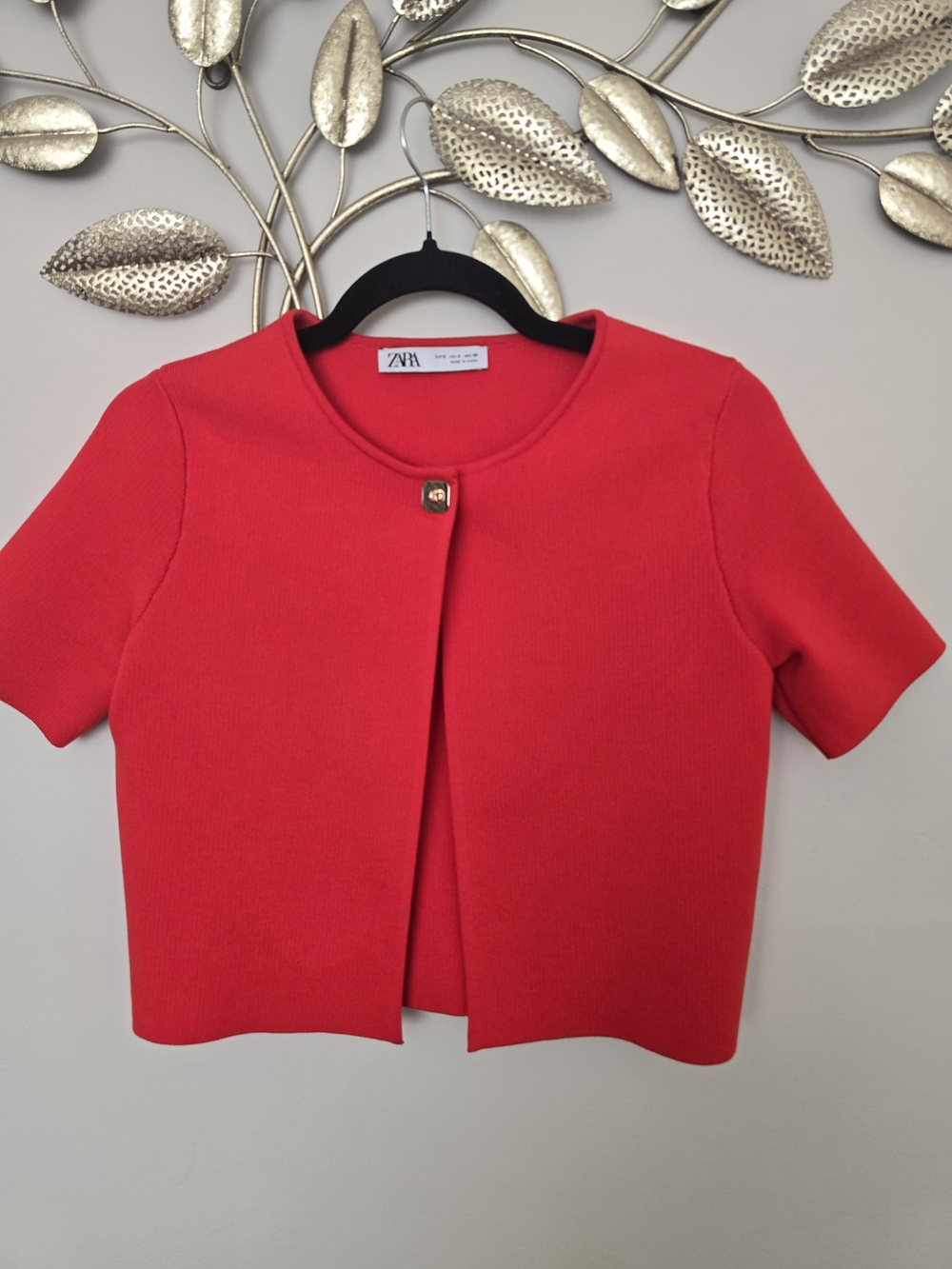Zara Red Short-Sleeve Cropped Knit Cardigan with Gold Button Size S
